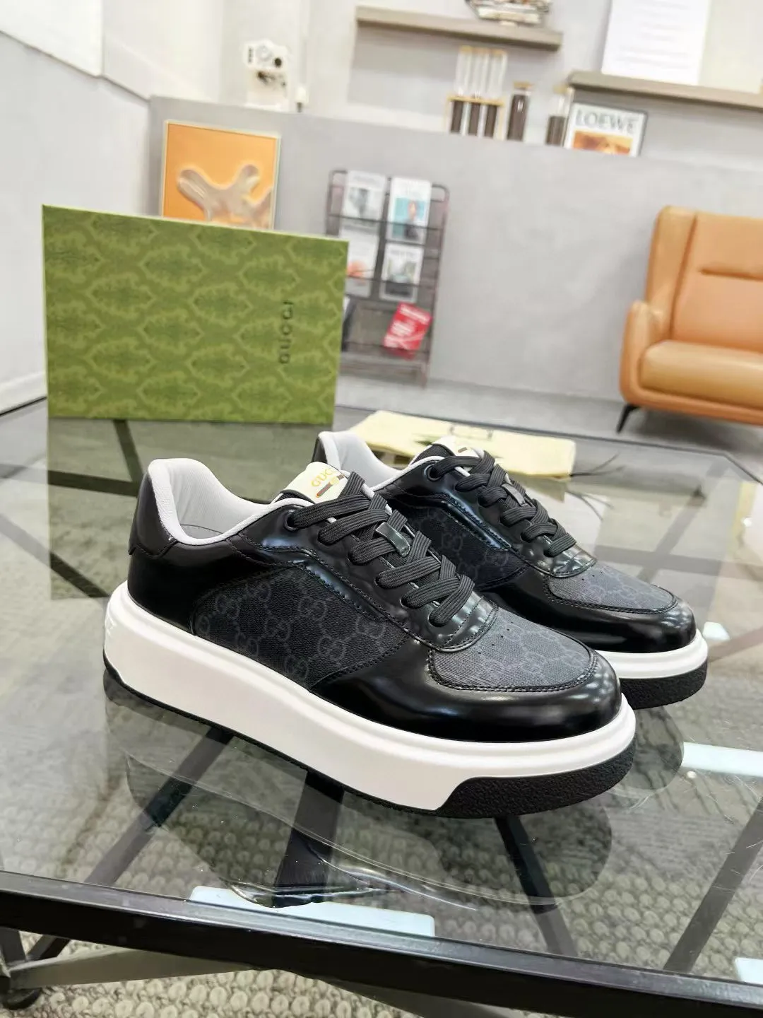 Factory price: 480💰New men's shoes GUCCI [Lightning] latest shoes shipped. Original quality, fashionable, made of special materials, sheepskin lining, brand new packaging. The foot feels super comfortable and the workmanship is impeccable. Size: 38-44, customized 45